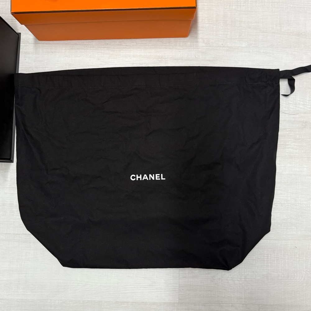 CHANEL large box,dust bag,ribbon,camellia,care booklet & tissue paper - Picture 5 of 11